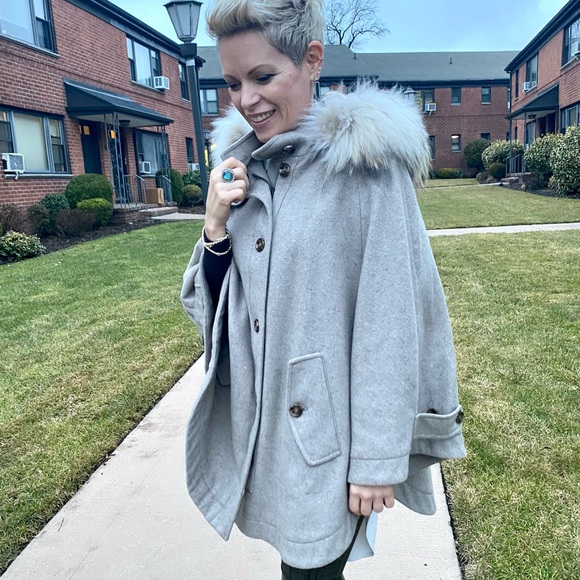 Schneider’s of Salzburg NWT wool cape with fur trim hood! - Picture 3 of 16